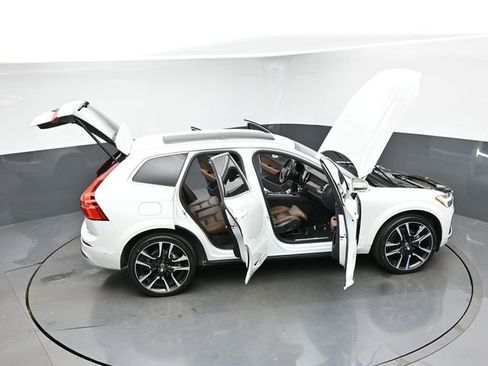Used 2023 Volvo XC60 B5 Ultimate image 48