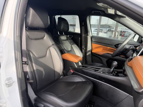 Used 2025 Jeep Compass Limited image 22