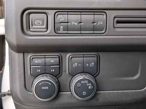 Used 2021 Chevrolet Tahoe Z71 image 16