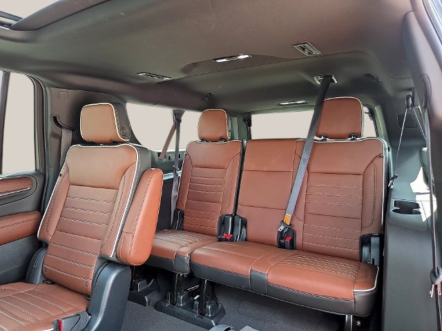 Used 2023 GMC Yukon XL Denali Ultimate AWD/4WD image 12