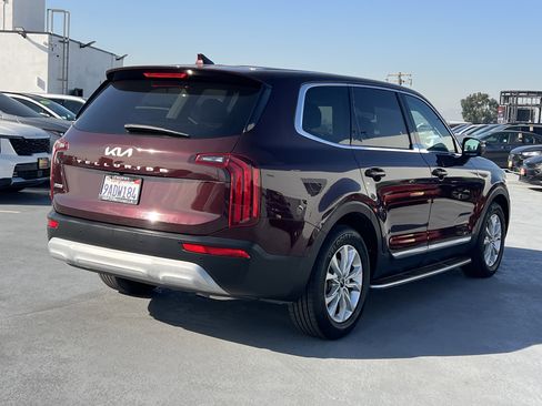 Certified 2022 Kia Telluride LX image 6