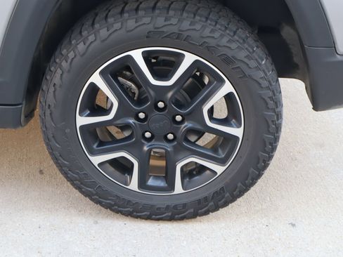 Used 2019 Jeep Compass Trailhawk AWD/4WD image 25
