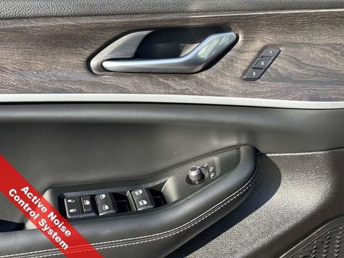 New 2025 Jeep Grand Cherokee L Limited w/ Black Appearance Package image 17