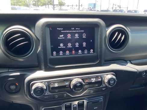Used 2022 Jeep Gladiator Overland AWD/4WD image 27