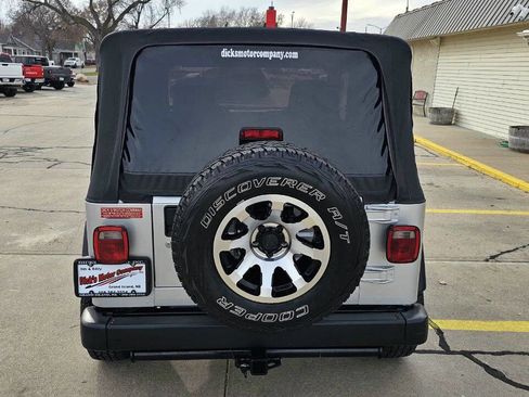 Used 2004 Jeep Wrangler SE image 17