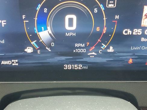 Used 2024 Chevrolet Traverse Z71 image 11