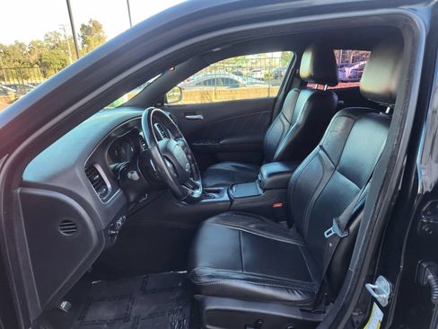 Used 2017 Dodge Charger R/T w/ Plus Group RWD image 9