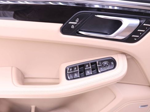 Used 2025 Porsche Macan image 16