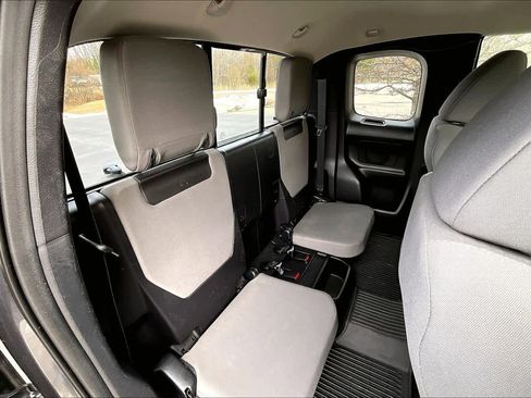 Used 2016 Toyota Tacoma SR5 image 19