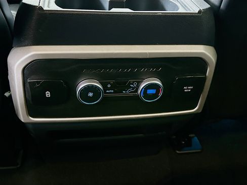 Used 2024 Ford Expedition Max XLT image 27