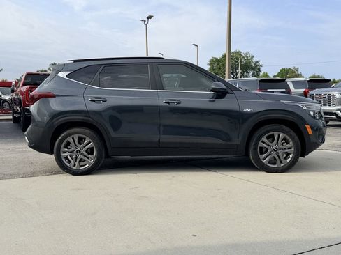 Used 2023 Kia Seltos S image 4