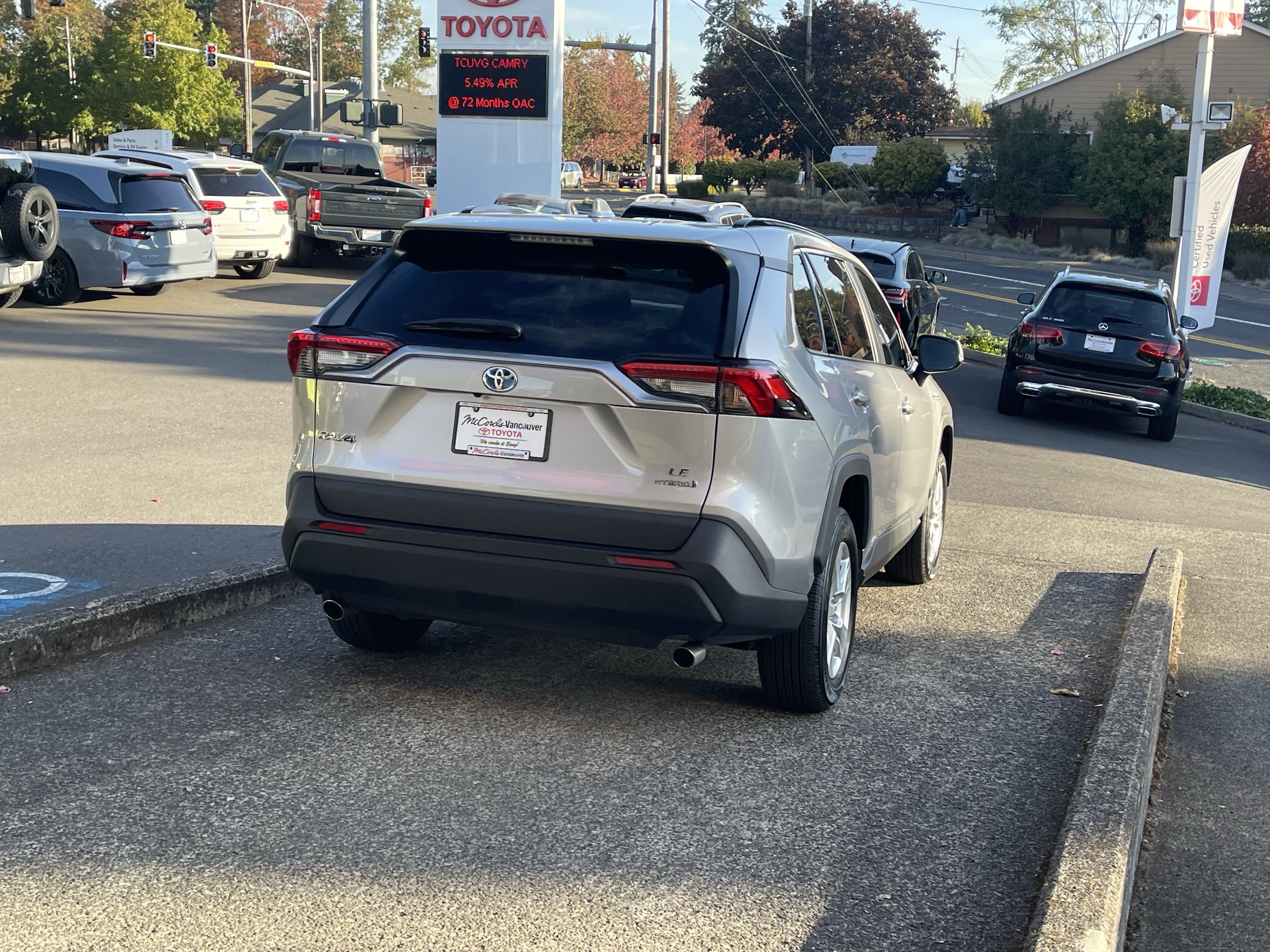 Certified 2021 Toyota RAV4 LE AWD/4WD image 7