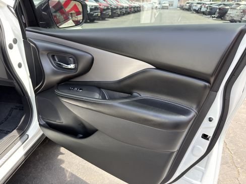 Used 2021 Nissan Murano SV FWD image 11