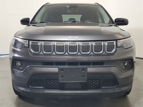 Used 2022 Jeep Compass Latitude image 2
