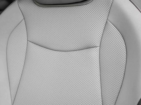 Used 2025 Volkswagen Tiguan SE R-Line image 25