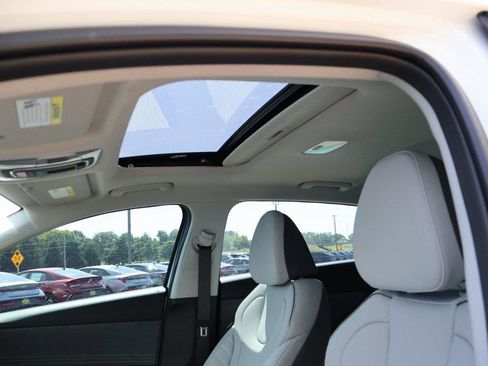 New 2025 Hyundai Elantra Limited image 26