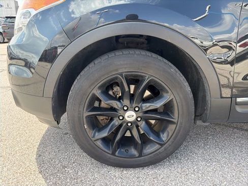 Used 2014 Ford Explorer XLT w/ Equipment Group 202A AWD/4WD image 15