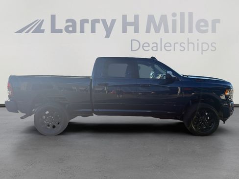 Used 2022 RAM 2500 Big Horn w/ Night Edition AWD/4WD image 6