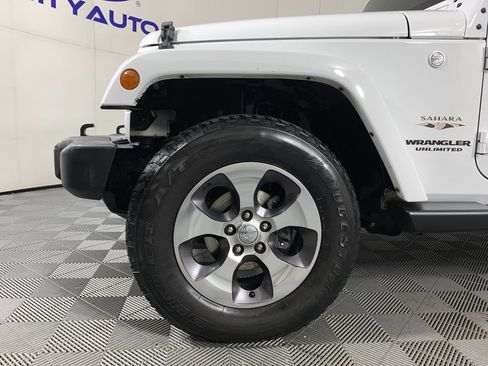 Used 2016 Jeep Wrangler Unlimited Sahara w/ Dual Top Group AWD/4WD image 12