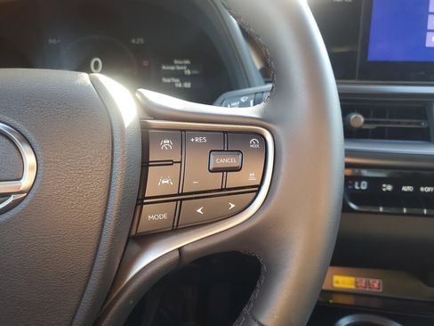 Used 2025 Lexus UX 300h FWD image 27