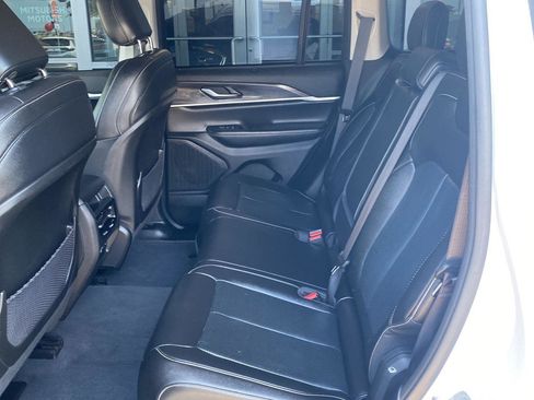 Used 2023 Jeep Grand Cherokee Limited w/ Luxury Tech Group II AWD/4WD image 22