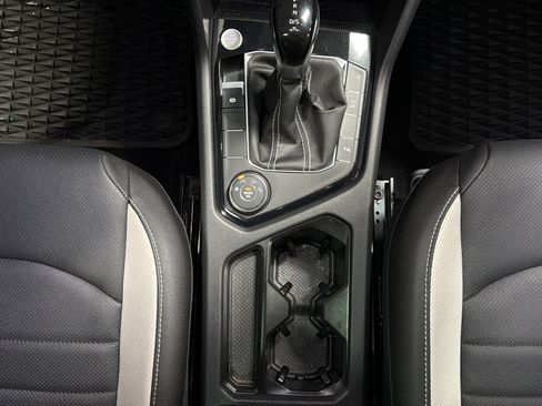 Certified 2025 Volkswagen Taos SEL AWD/4WD image 37