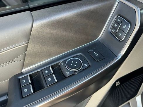 Used 2025 Ford F350 Platinum w/ Platinum Plus Package image 31