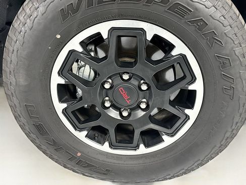 Used 2025 Toyota Tacoma Limited AWD/4WD image 32