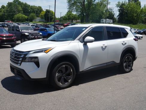 Used 2024 Nissan Rogue SV FWD image 6