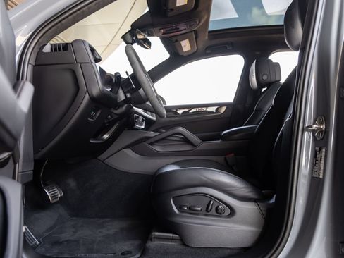 Certified 2026 Porsche Cayenne GTS AWD/4WD image 24