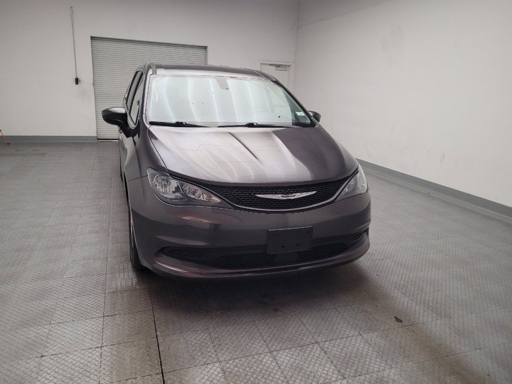 Used 2021 Chrysler Voyager LX FWD image 14