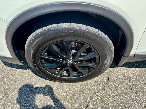 Used 2018 Nissan Rogue SV AWD/4WD image 37