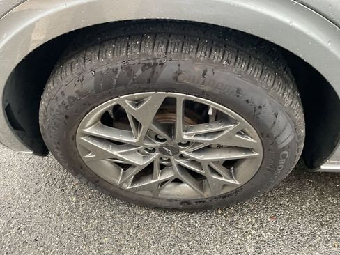 Used 2023 Genesis GV70 2.5T w/ Select Package image 5