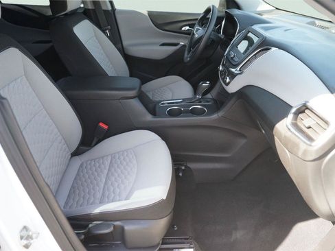 Used 2019 Chevrolet Equinox LS FWD image 18