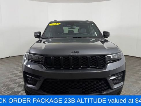 Used 2023 Jeep Grand Cherokee Altitude AWD/4WD image 2