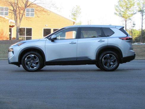 Used 2024 Nissan Rogue SV FWD image 6
