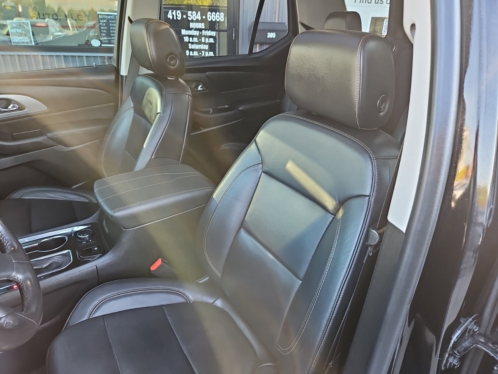 Used 2021 Chevrolet Traverse LT w/ LT Premium Package FWD image 15