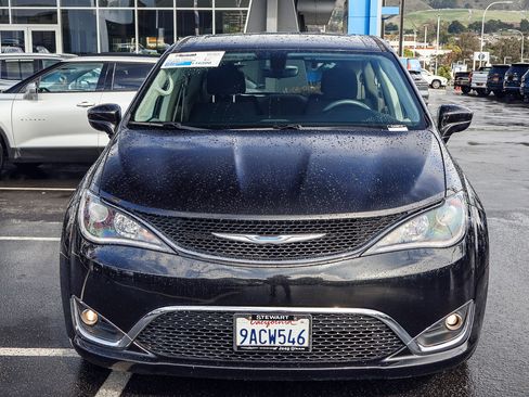 Used 2018 Chrysler Pacifica Touring Plus image 18