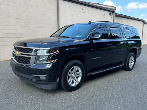 Used 2020 Chevrolet Suburban LT w/ Luxury Package AWD/4WD image 3