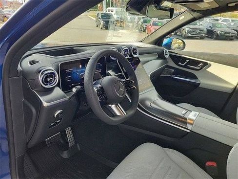 Used 2025 Mercedes-Benz GLC 300 4MATIC image 29