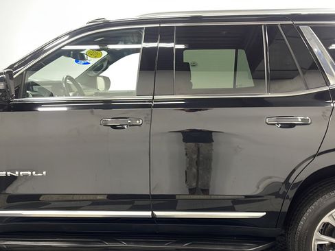 Used 2025 GMC Yukon Denali AWD/4WD image 14