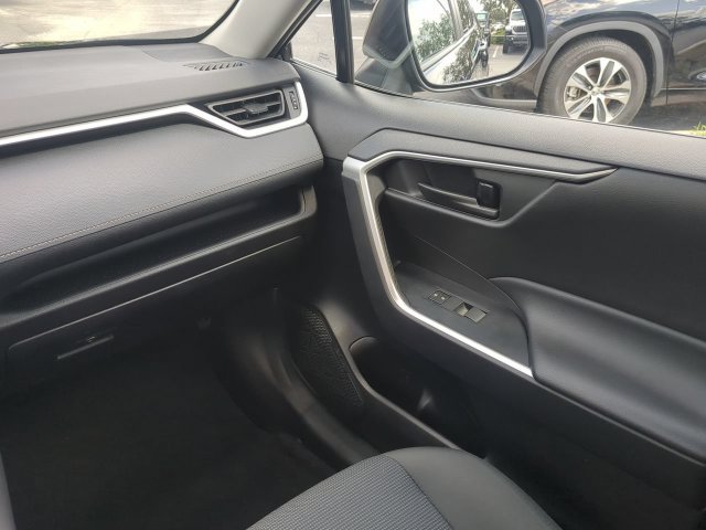 Used 2025 Toyota RAV4 LE AWD/4WD image 18