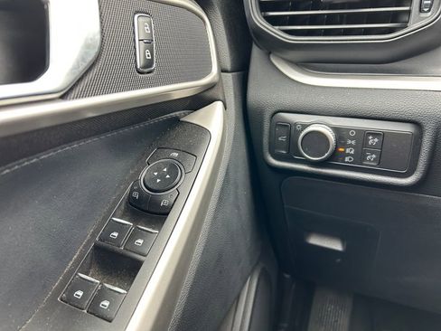 Used 2020 Ford Explorer XLT AWD/4WD image 18
