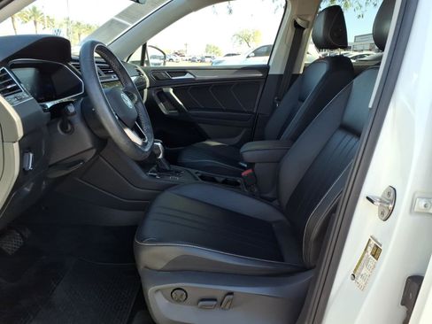 Certified 2022 Volkswagen Tiguan SE image 18