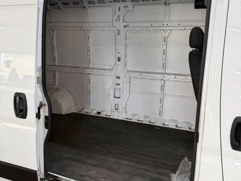 Used 2025 RAM ProMaster 2500 w/ Convenience Group FWD image 12