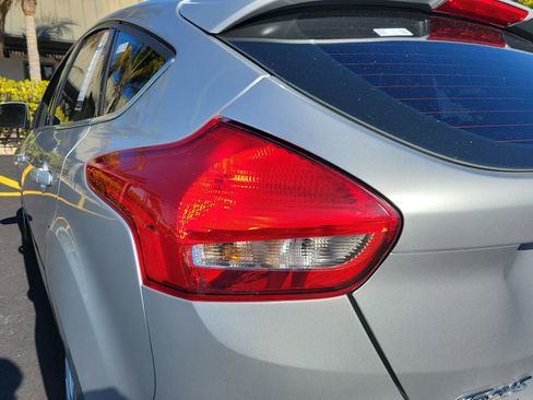 Used 2015 Ford Focus Titanium image 12