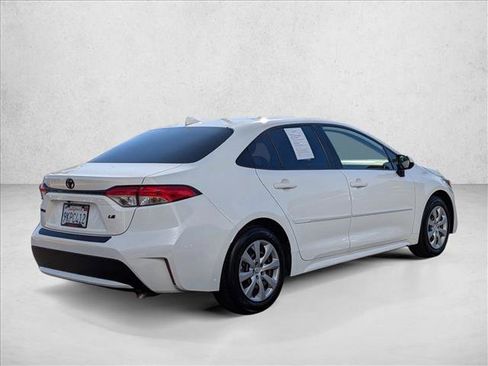Used 2022 Toyota Corolla LE image 5