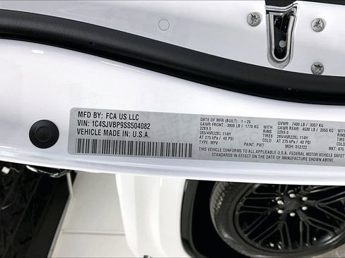 Used 2025 Jeep Wagoneer Series II w/ Premium Group I image 44