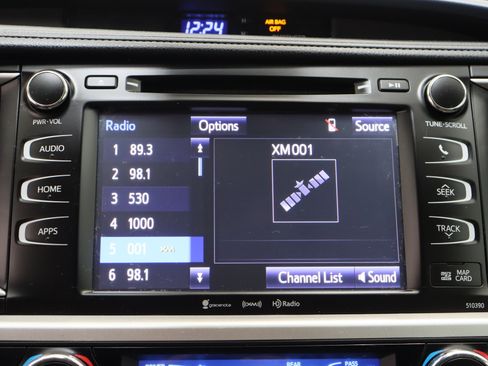 Used 2019 Toyota Highlander XLE FWD image 19