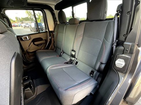 New 2025 Jeep Gladiator Rubicon w/ Convenience Group image 10